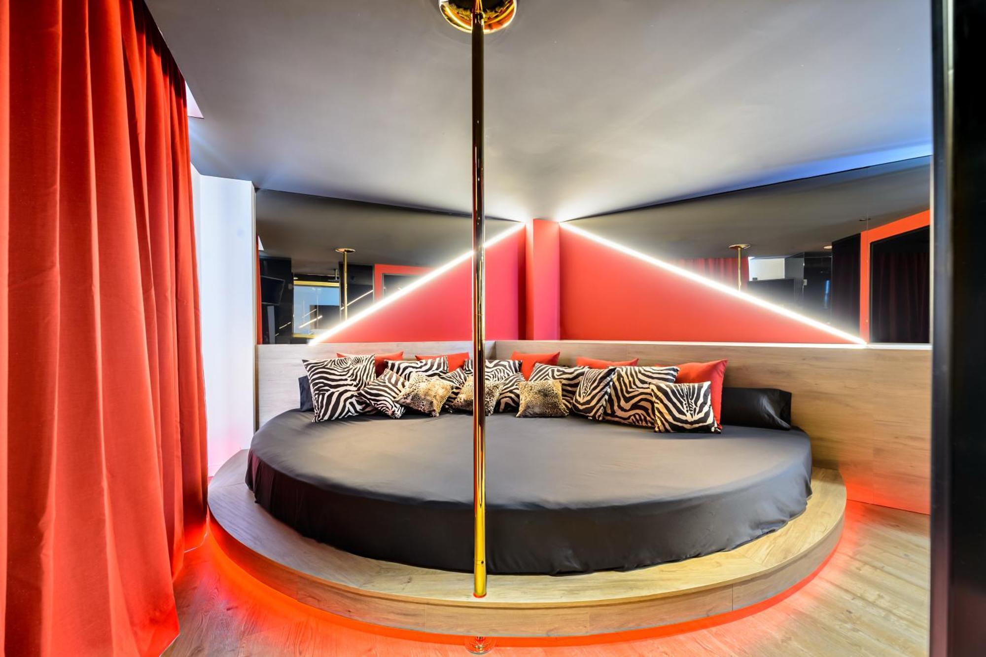 Hotel Vibra District - Adults Only San Antonio  Bagian luar foto